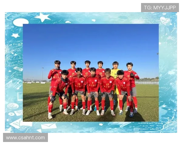 聚焦足球明星的成长与荣耀之路，探索他们背后的付出与奋斗