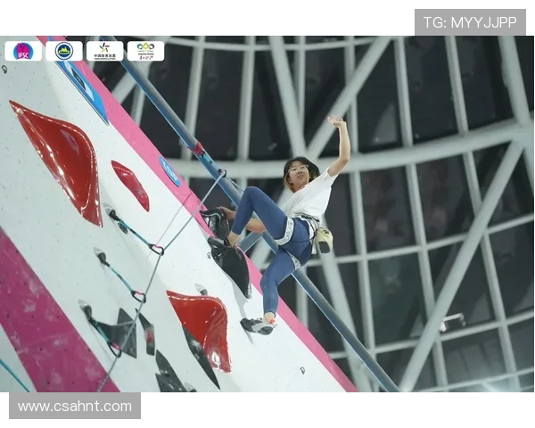 西安攀岩队的包夹现象解析与攀岩热点探讨