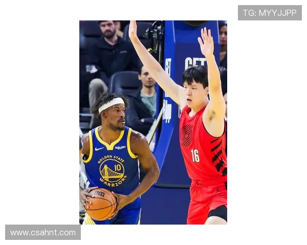 开拓者与勇士激战正酣 新赛季对决燃爆篮球激情